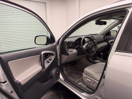 Classic Silver Metallic 2011 Toyota RAV4 Base