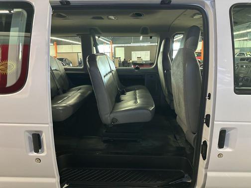 2011 Ford E350 Super Duty XL