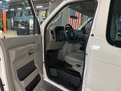 2011 Ford E350 Super Duty XL