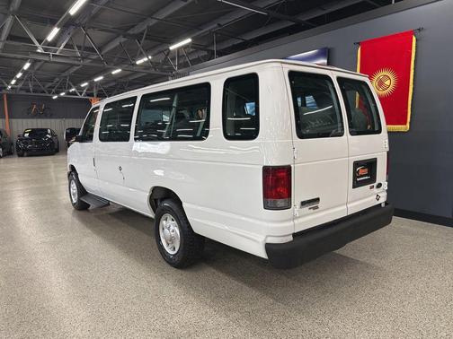 2011 Ford E350 Super Duty XL