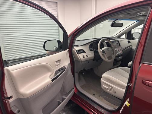 2013 Toyota Sienna LE