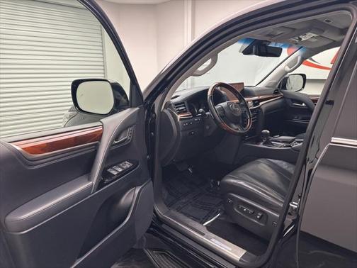 2016 Lexus LX 570 Base
