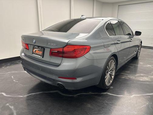 Bluestone Metallic 2018 BMW 530 xDrive