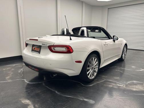 Bianco Gelato White 2017 FIAT 124 Spider Base