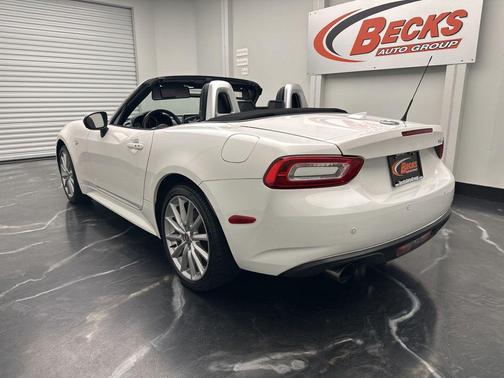 Bianco Gelato White 2017 FIAT 124 Spider Base