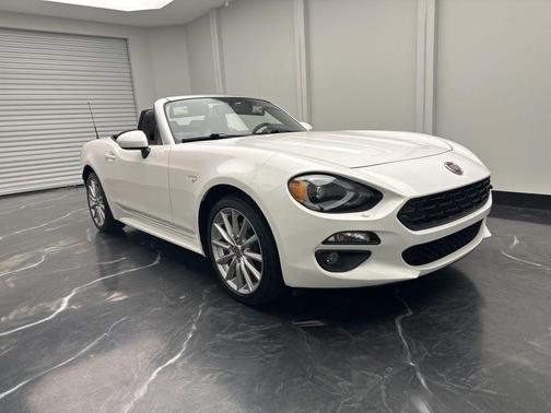 Bianco Gelato White 2017 FIAT 124 Spider Base