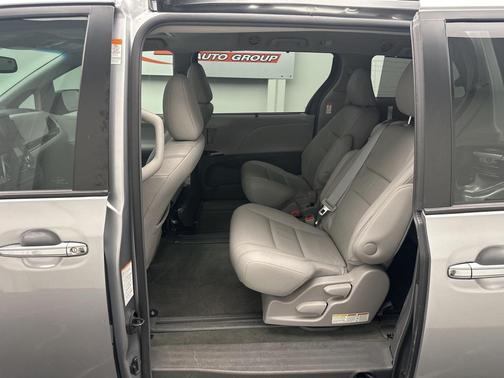 2016 Toyota Sienna XLE