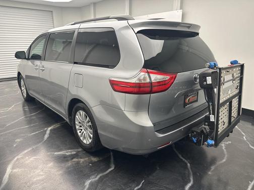 2016 Toyota Sienna XLE