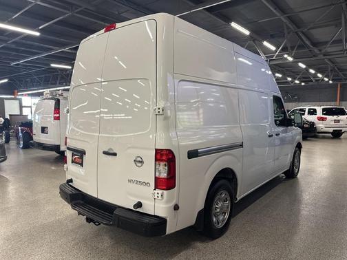 2021 Nissan NV Cargo NV2500 HD SV V8