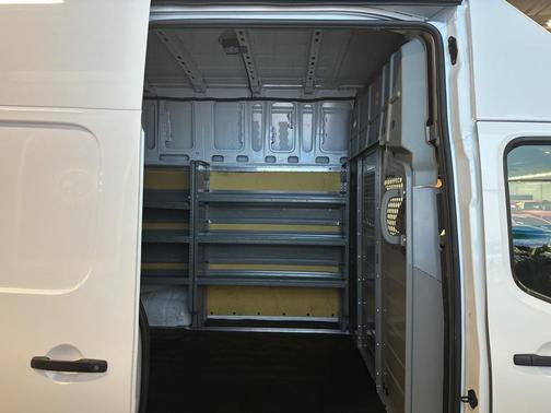 2021 Nissan NV Cargo NV2500 HD SV V8