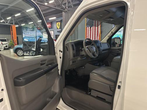 2021 Nissan NV Cargo NV2500 HD SV V8