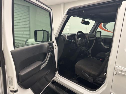 Bright White Clearcoat 2016 Jeep Wrangler Unlimited Sport