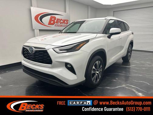 Pearl 2024 Toyota Highlander Hybrid XLE