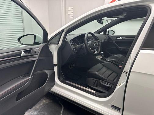 Pure White 2017 Volkswagen Golf GTI 2.0T SE 4-Door