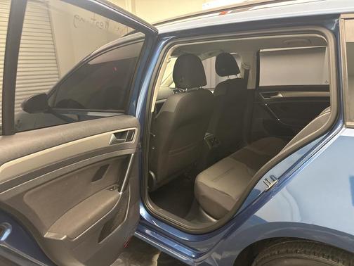 2016 Volkswagen Golf SportWagen TSI S 4-Door