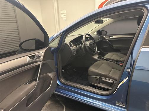 2016 Volkswagen Golf SportWagen TSI S 4-Door