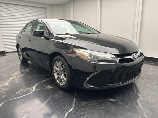 Midnight Black Metallic 2016 Toyota Camry SE