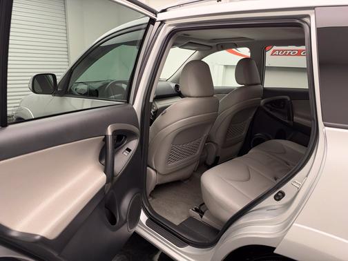 Classic Silver Metallic 2011 Toyota RAV4 Base