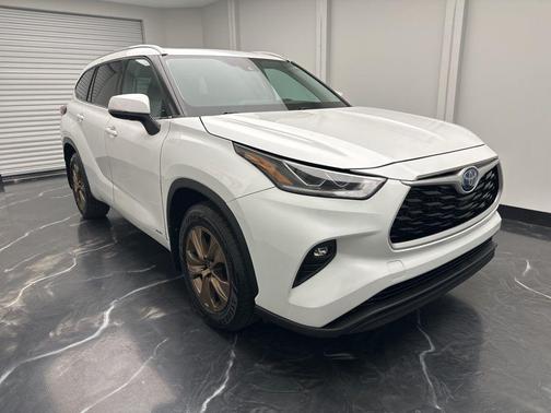 2022 Toyota Highlander Hybrid XLE