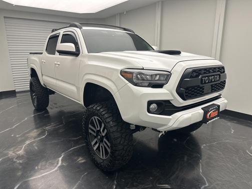 2022 Toyota Tacoma SR