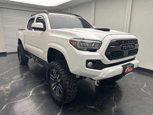 2022 Toyota Tacoma SR