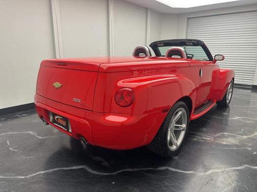 2004 Chevrolet SSR Base
