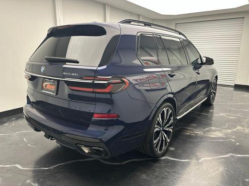 Blue 2023 BMW X7 xDrive40i