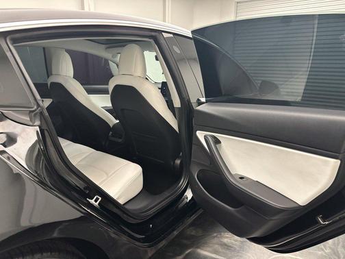 Solid Black 2020 Tesla Model 3 Standard Range Plus