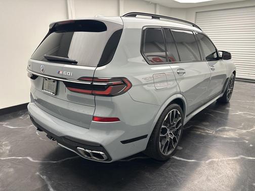 2023 BMW X7 M60i