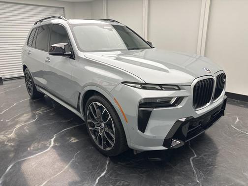 2023 BMW X7 M60i