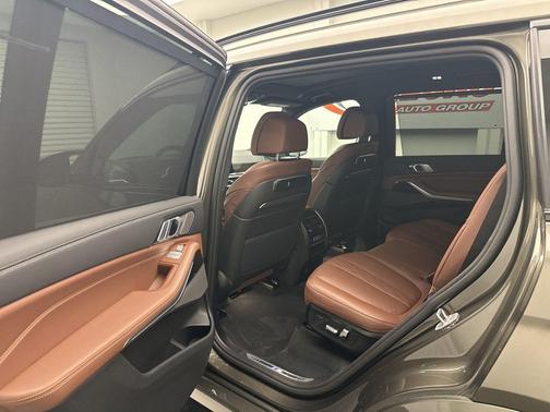 Green Metallic 2025 BMW X7 M60i