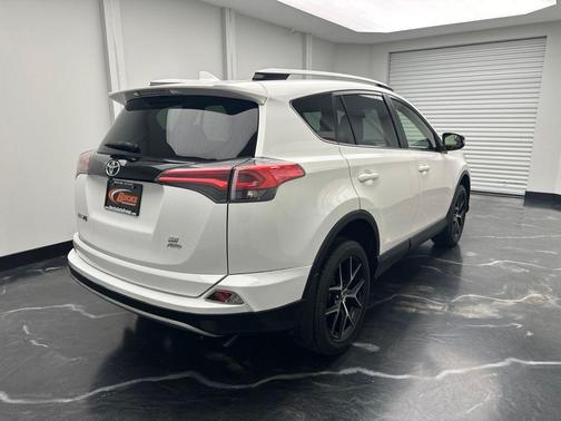 Super White 2017 Toyota RAV4 SE