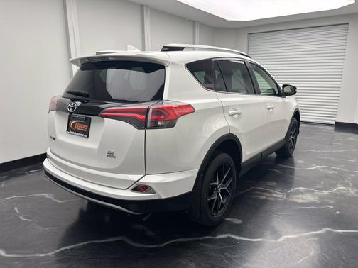 Super White 2017 Toyota RAV4 SE