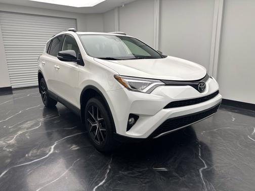 Super White 2017 Toyota RAV4 SE