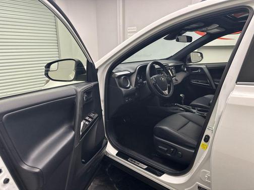 Super White 2017 Toyota RAV4 SE