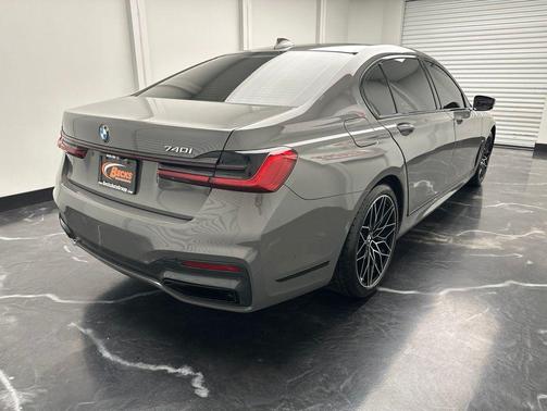Bernina Grey Amber Effect 2021 BMW 740 740i