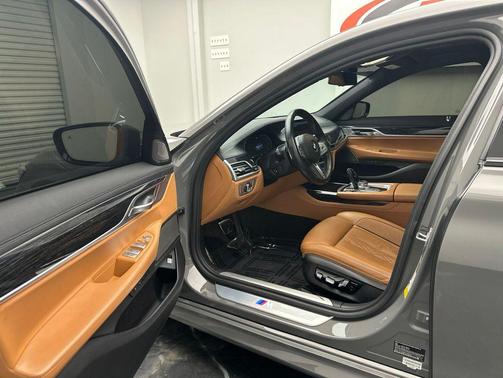 Bernina Grey Amber Effect 2021 BMW 740 740i