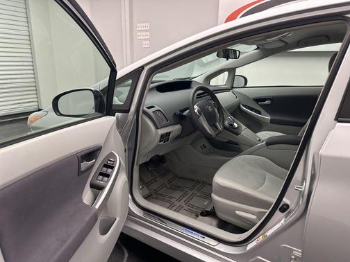 2010 Toyota Prius III