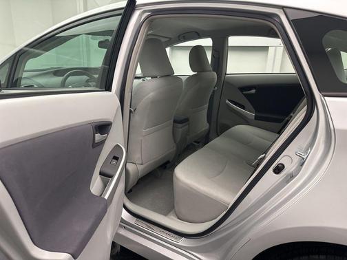 2010 Toyota Prius III