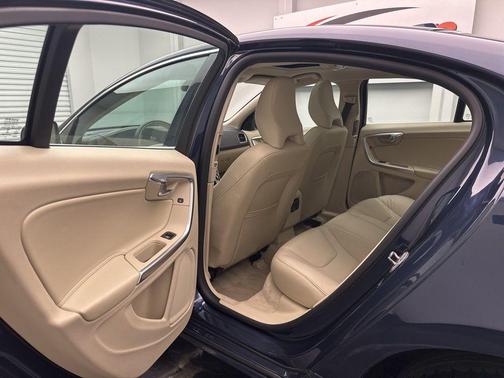 Caspian Blue Metallic 2015 Volvo S60 T5 Platinum