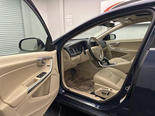 Caspian Blue Metallic 2015 Volvo S60 T5 Platinum