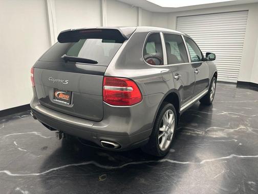 Meteor Gray Metallic 2010 Porsche Cayenne Cayenne