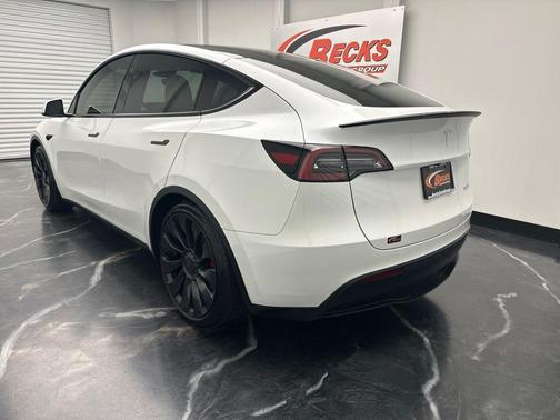 Pearl White Multi-Coat 2024 Tesla Model Y Performance Dual Motor All-Wheel Drive