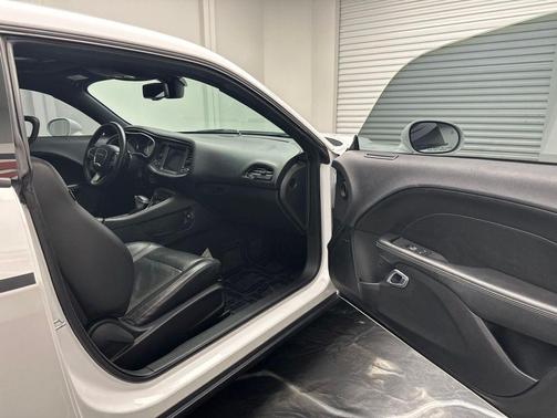 White Knuckle Clearcoat 2017 Dodge Challenger GT