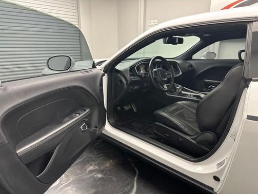 White Knuckle Clearcoat 2017 Dodge Challenger GT