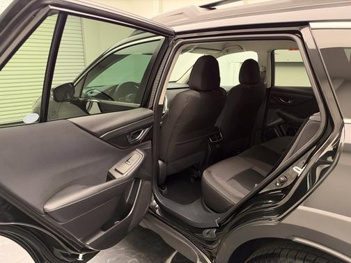 Crystal Black Silica 2023 Subaru Outback Base