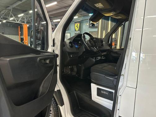 White 2022 Mercedes-Benz Sprinter 1500 Standard Roof I4