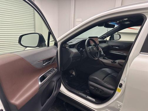 Blizzard Pearl 2021 Toyota Venza XLE