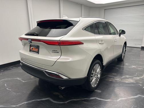 Blizzard Pearl 2021 Toyota Venza XLE