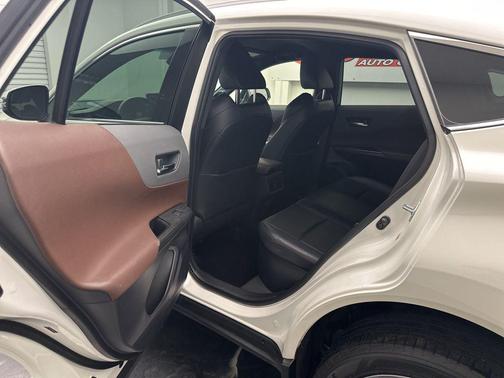 Blizzard Pearl 2021 Toyota Venza XLE